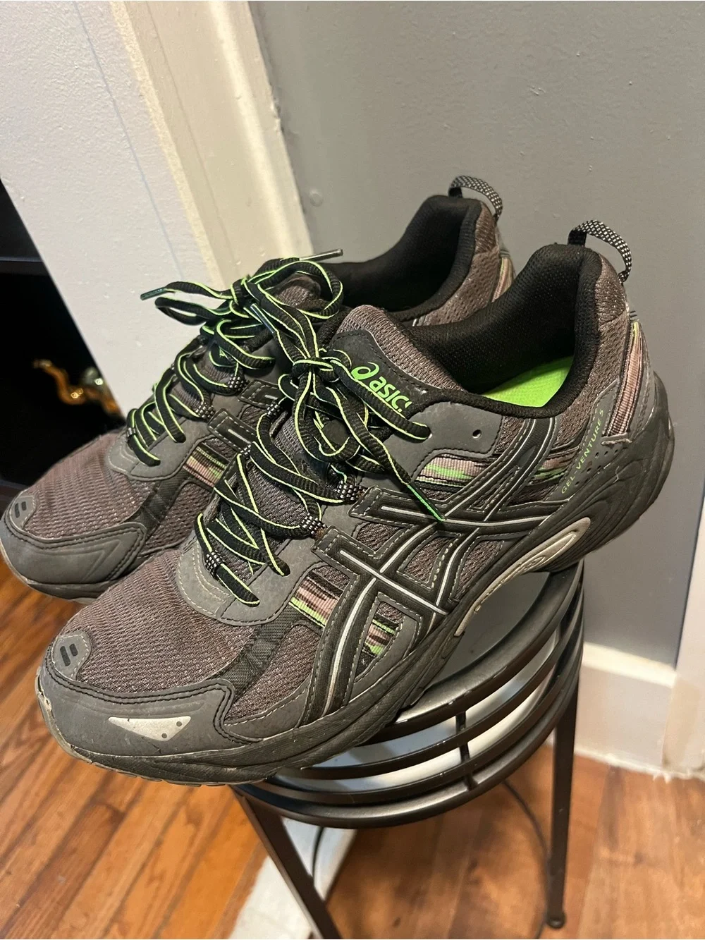ASICS Men's Black and Green Athletic Running Shoes size 11.5